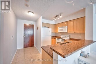 7 Michael Power Pl in Toronto, ON - Building Photo - Building Photo