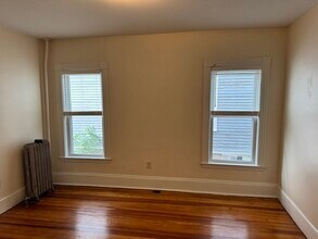 7 Washburn Ter, Unit 1 in Brookline, MA - Building Photo - Building Photo