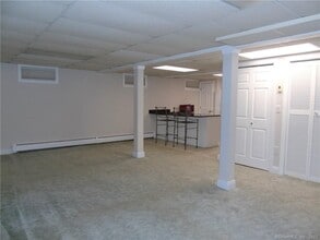 14 Mayfair Pl in Trumbull, CT - Building Photo - Building Photo