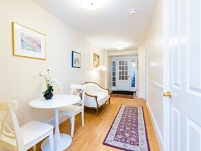 21 E Concord St, Unit 1 in Boston, MA - Foto de edificio - Building Photo