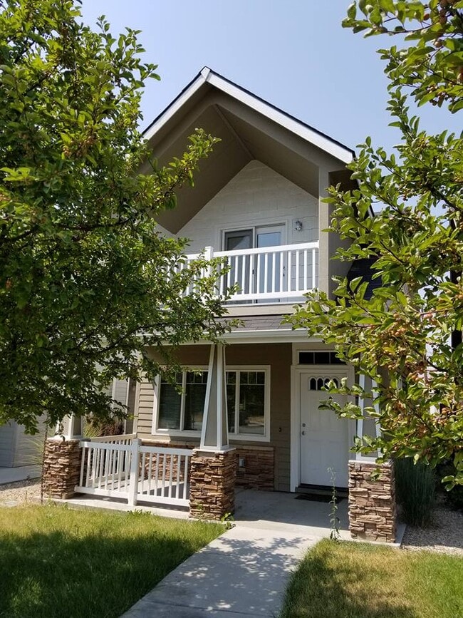 2127 S Leadville Ave, Unit #3 Downstairs Bedroom in Boise, ID - Building Photo - Building Photo
