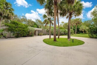 5305 SW 62nd Ave in Miami, FL - Building Photo - Building Photo