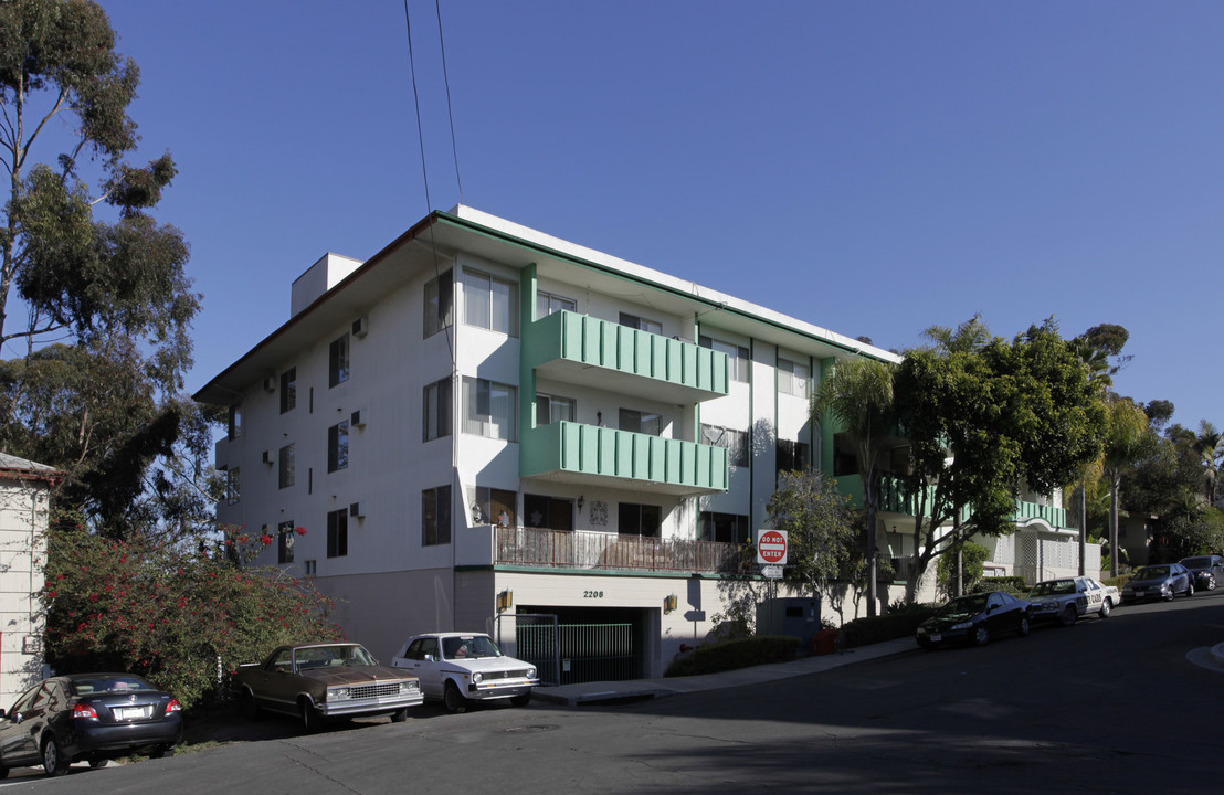 Canyon Villa in San Diego, CA - Building Photo