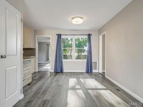 303 Wellesley Dr in O'Fallon, IL - Building Photo - Building Photo