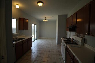 12302 Uttimer Ln in Austin, TX - Foto de edificio - Building Photo