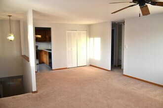 1306 Forestdale Ct in Schaumburg, IL - Building Photo - Building Photo