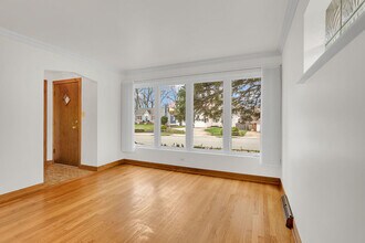 5813 Main St in Downers Grove, IL - Building Photo - Building Photo