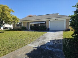 4020 Pleasant Ridge Dr in New Port Richey, FL - Building Photo
