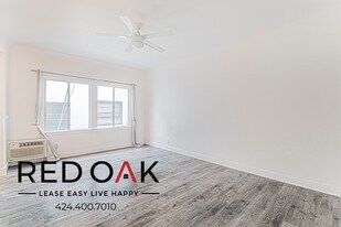 121 N Kenmore Ave in Los Angeles, CA - Building Photo