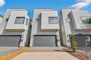 4402 Schuler St in Houston, TX - Building Photo