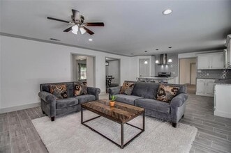 702 Ridgedale Dr in Garland, TX - Building Photo - Building Photo