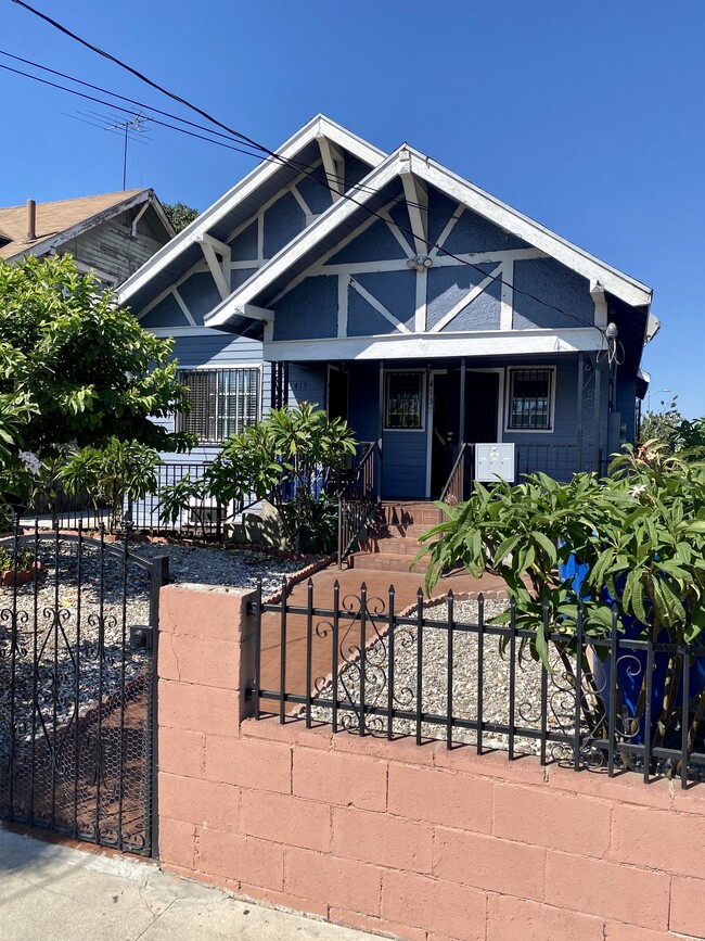 413 W 53rd St, Unit 413 Rear