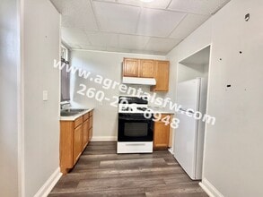 1711 W Main St in Fort Wayne, IN - Foto de edificio - Building Photo