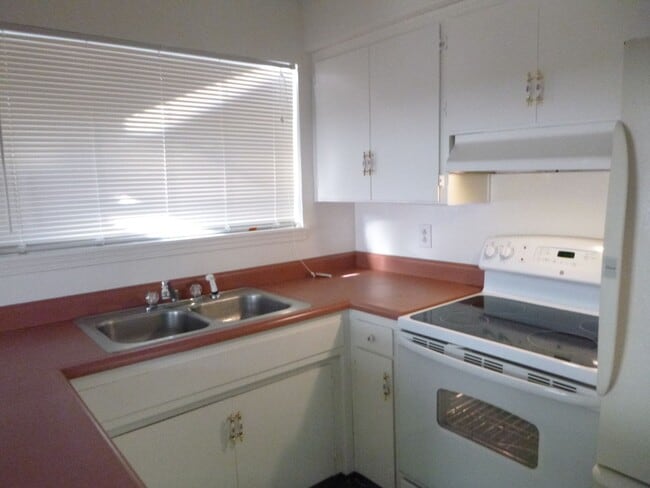 907 Cooper Ave in Yuba City, CA - Building Photo - Building Photo