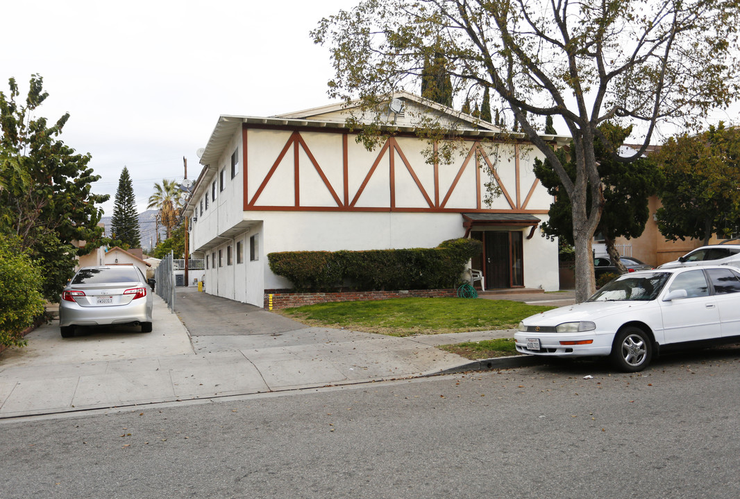 355 W Lomita Ave in Glendale, CA - Foto de edificio