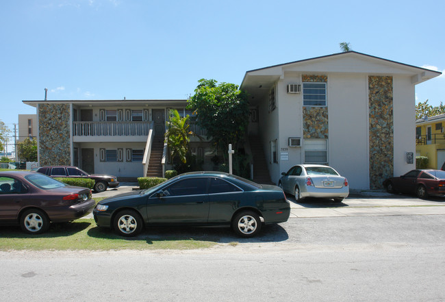 7839 N Bayshore Dr in Miami, FL - Building Photo - Building Photo