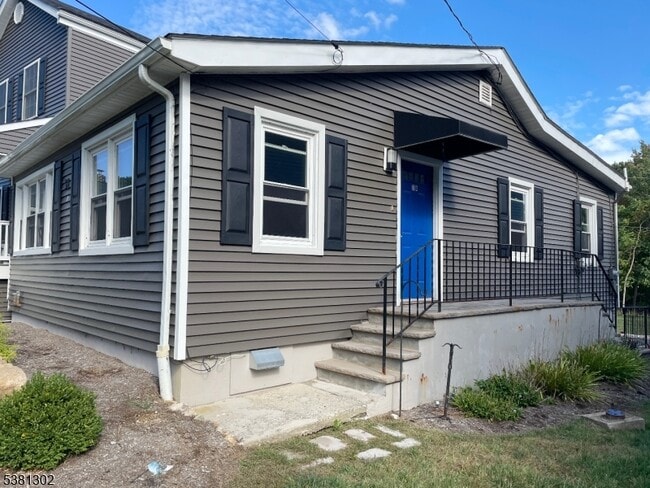 property at 31 Lakeside Blvd