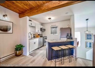 72 Hunter Dr in Hunter, NY - Building Photo - Building Photo