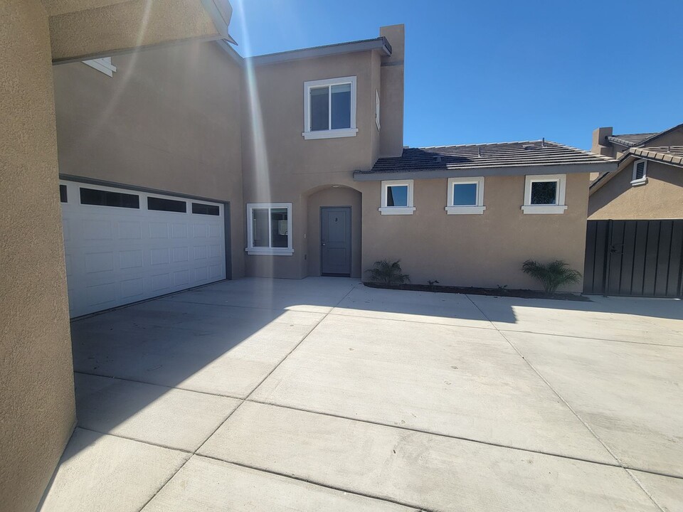 8301 Grandy St in Bakersfield, CA - Building Photo