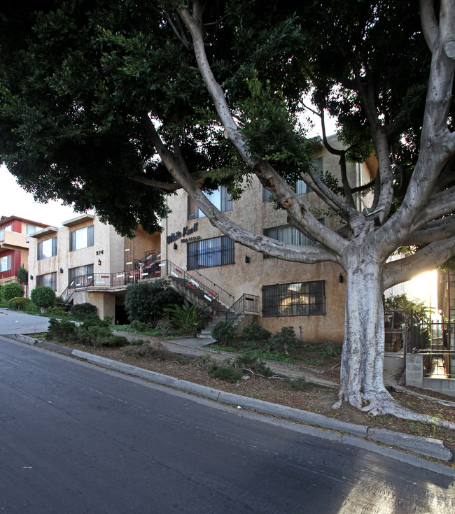 White Knoll Manor in Los Angeles, CA - Foto de edificio - Building Photo