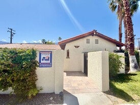 561 Desert View Dr in Palm Springs, CA - Building Photo