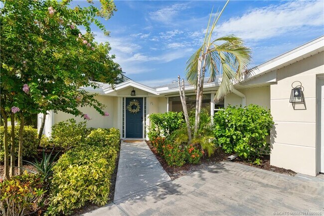 1229 SW Dyer Point Rd in Palm City, FL - Building Photo - Building Photo