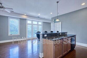 301 Augusta St in Greenville, SC - Building Photo - Building Photo