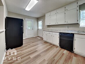 222 Dobbins Mill Rd in Griffin, GA - Building Photo - Building Photo