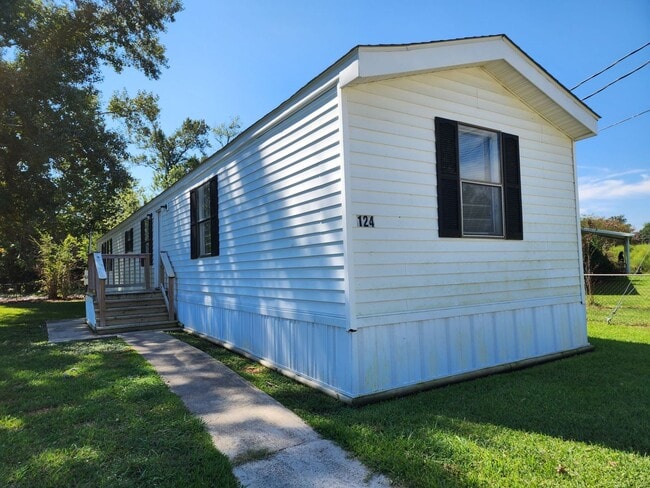 124 Littleton St in Piney Green, NC - Building Photo - Building Photo