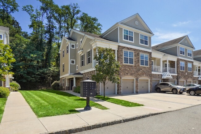 401 Waterview Ct in Cedar Knolls, NJ - Building Photo - Building Photo