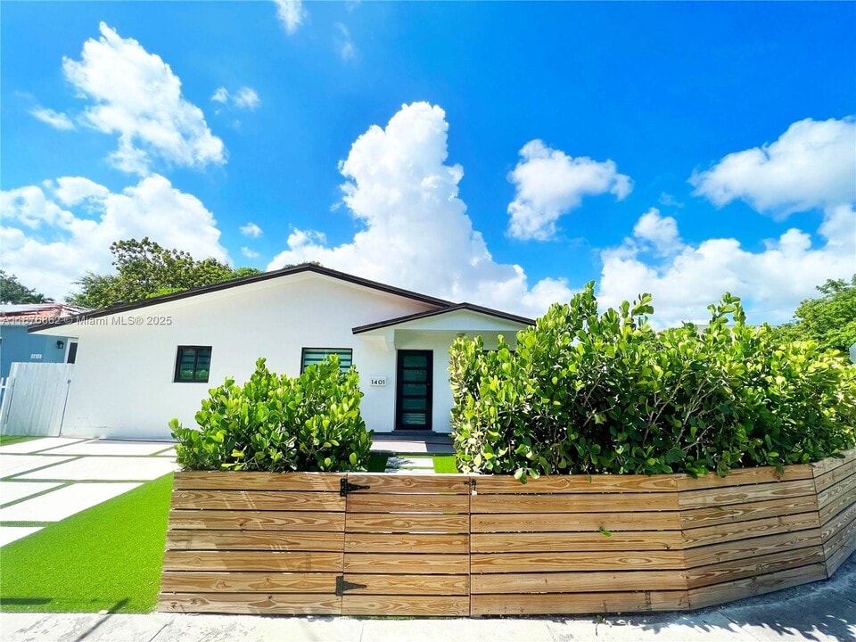1401 SW 20th St in Miami, FL - Building Photo