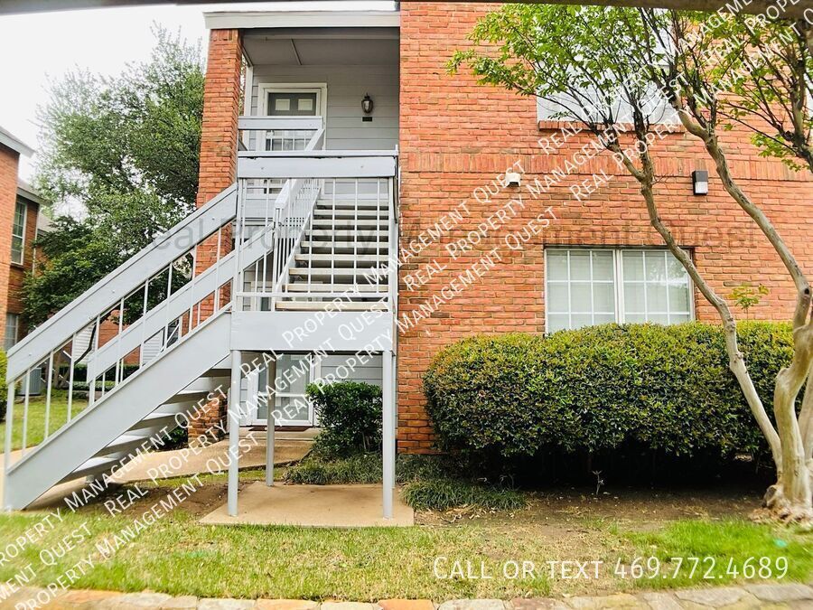 2101 St Michaels Dr in Arlington, TX - Building Photo