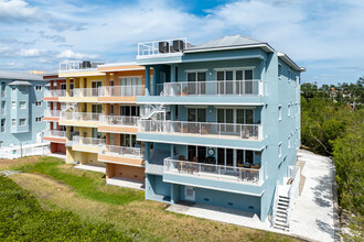 Harbourview South in Englewood, FL - Building Photo - Building Photo