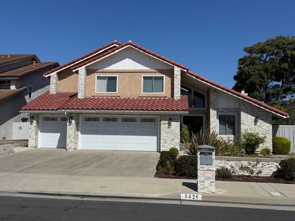 8421 Seaport Dr in Huntington Beach, CA - Building Photo