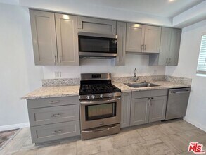 755 W 30th St in Los Angeles, CA - Building Photo - Building Photo