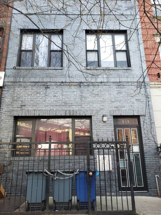 818 Macdonough St in Brooklyn, NY - Building Photo