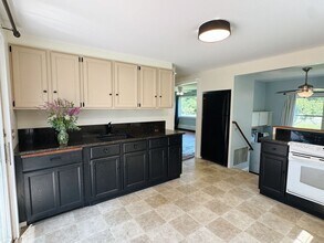 11 Raymond Ave in Canaan, CT - Building Photo - Building Photo