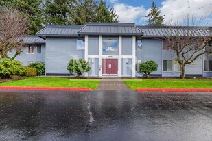 8619 Zircon Dr SW in Lakewood, WA - Building Photo
