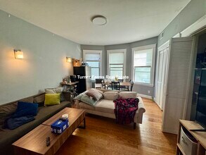 146 Hillside St, Unit 2 in Boston, MA - Foto de edificio - Building Photo