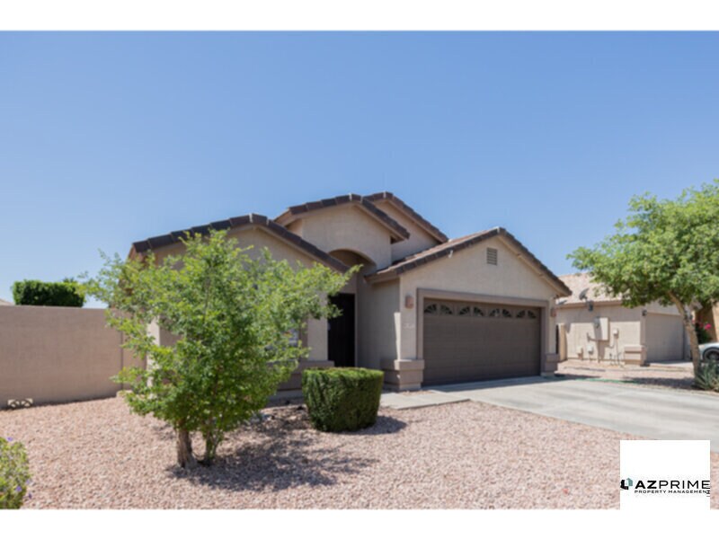 13717 W Solano Dr in Litchfield Park, AZ - Building Photo
