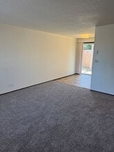 231 S 40th St in Springfield, OR - Building Photo - Building Photo