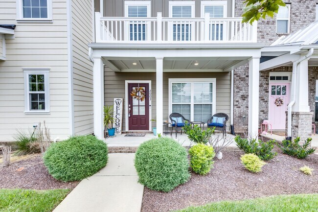 2003 Serenity St in Spring Hill, TN - Foto de edificio - Building Photo