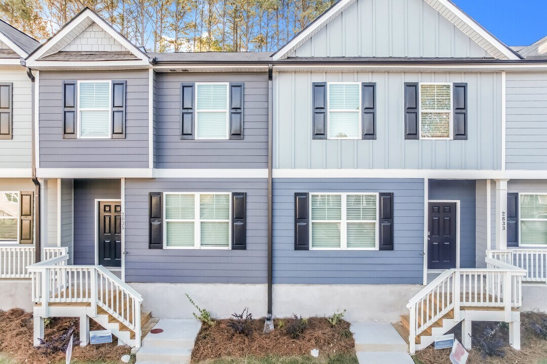 2833 Saratoga Lake View, Unit 5 in Decatur, GA - Building Photo