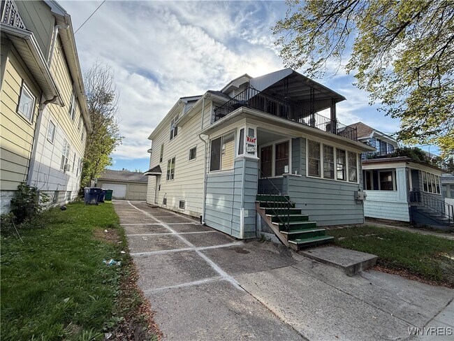 549 Lisbon Ave in Buffalo, NY - Building Photo - Building Photo