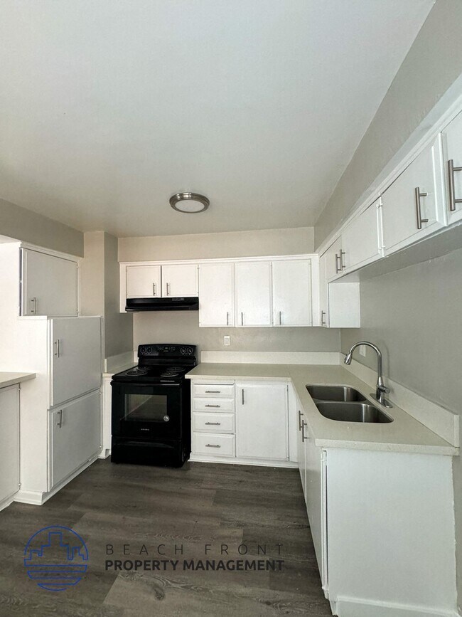 1864 Locust Ave. in Long Beach, CA - Building Photo - Building Photo