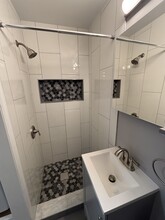 589 Bramhall Ave, Unit Studio in Jersey City, NJ - Foto de edificio - Building Photo