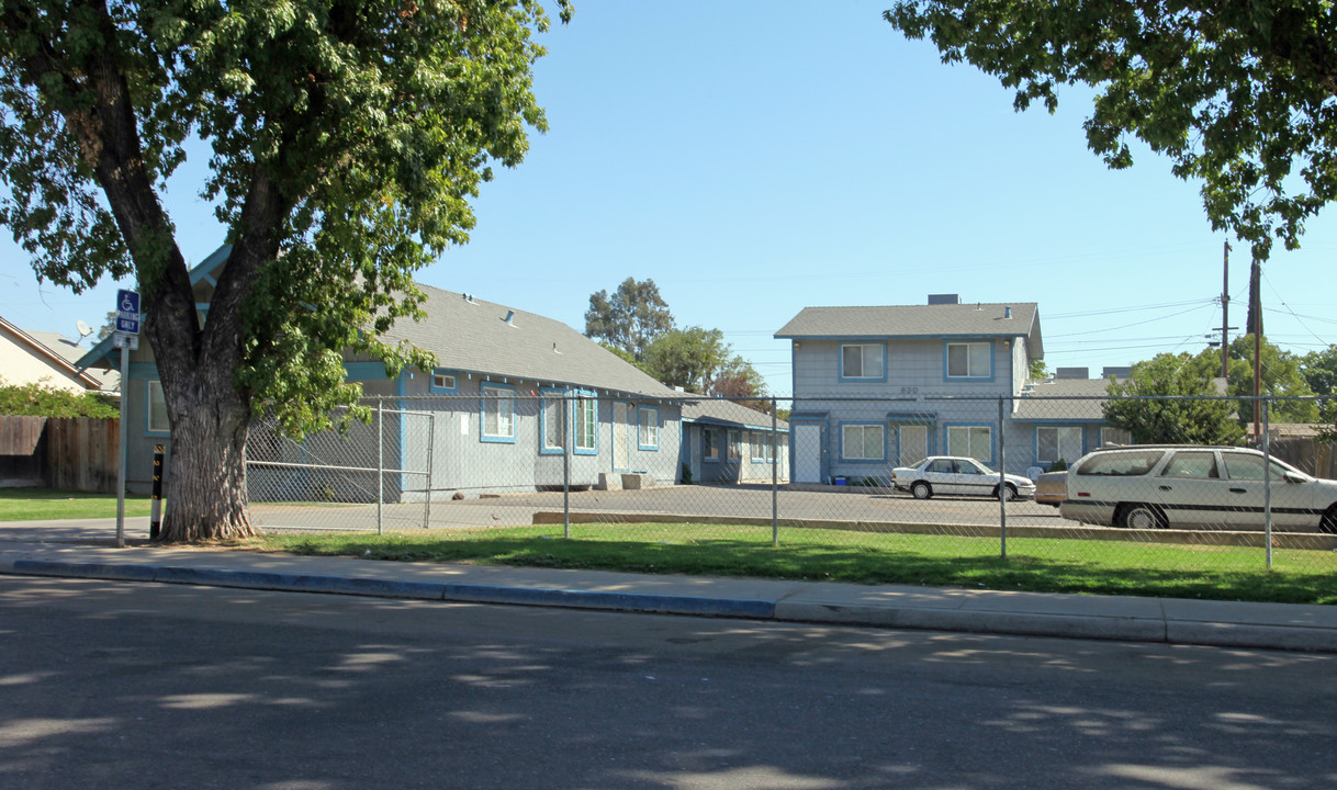 628 Kerr in Modesto, CA - Building Photo