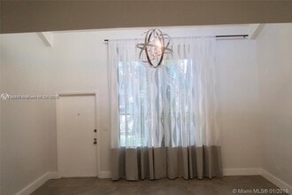 589 N University Dr in Plantation, FL - Building Photo - Building Photo