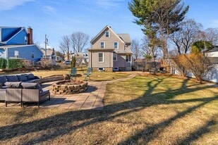 6 Eastern Ave in Wakefield, MA - Building Photo