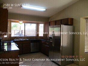 2580 W Sunset Rd in Tucson, AZ - Building Photo - Building Photo